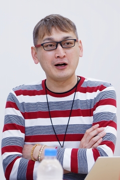 ²èÁü¥®¥ã¥é¥ê¡¼ No.004¤Î¥µ¥à¥Í¥¤¥ë²èÁü / ¼Â¤Ï12¿Í¡ÈÈà¡É¤¬¤¤¤¿!?¡¡ÌÚ¼ÎÉÊ¿¤µ¤ó¤¬6¿Í¤ÎÈà¤ò±é¤¸¤ë¡Ö¥·¥ó¥¾¥¦¥¢¥×¥ê¡×¥¤¥ó¥¿¥Ó¥å¡¼¡£ÎëÌÚãÌé»á¡õÉðÅĽ¤°ì»á¤Ë³«È¯ÈëÏäòʹ¤¤¤¿