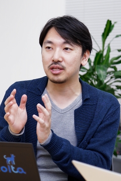 ²èÁü¥®¥ã¥é¥ê¡¼ No.013¤Î¥µ¥à¥Í¥¤¥ë²èÁü / ¼Â¤Ï12¿Í¡ÈÈà¡É¤¬¤¤¤¿!?¡¡ÌÚ¼ÎÉÊ¿¤µ¤ó¤¬6¿Í¤ÎÈà¤ò±é¤¸¤ë¡Ö¥·¥ó¥¾¥¦¥¢¥×¥ê¡×¥¤¥ó¥¿¥Ó¥å¡¼¡£ÎëÌÚãÌé»á¡õÉðÅĽ¤°ì»á¤Ë³«È¯ÈëÏäòʹ¤¤¤¿