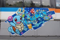 画像ギャラリー No.010のサムネイル画像 / 東京モノレールの新しい「ポケモンモノレール」が運行開始。車両の内外にあしらわれたポケモン達と一緒に,浜松町〜羽田空港第2ビル間を旅しよう