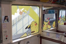 画像ギャラリー No.011のサムネイル画像 / 東京モノレールの新しい「ポケモンモノレール」が運行開始。車両の内外にあしらわれたポケモン達と一緒に,浜松町〜羽田空港第2ビル間を旅しよう