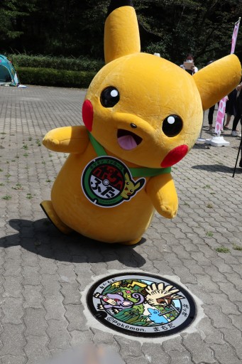 画像(007)東京・町田市で行われた「ポケモンマンホール“ポケふた”」お披露目式をレポート。ポケモンが描かれたマンホールの蓋6枚が芹ヶ谷公園に設置