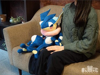 画像ギャラリー No.003のサムネイル画像 / ゲッコウガとリザードンの特大ぬいぐみの予約受付がスタート