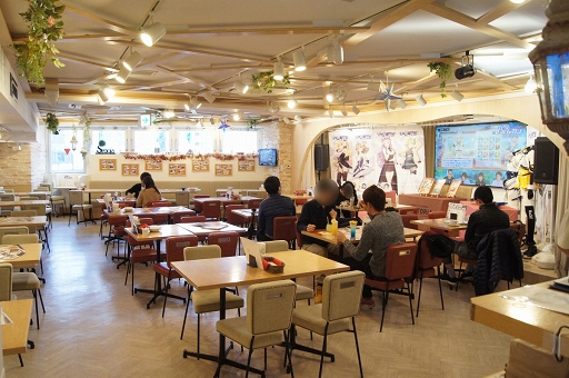 画像ギャラリー No.002のサムネイル画像 / これには歴戦の店長も納得。落ち着いた雰囲気の中で“ザリガニ(下目)”も食べられる「ガール・カフェ・ガン」コラボカフェをレポート