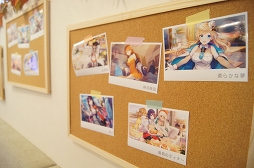 画像ギャラリー No.004のサムネイル画像 / これには歴戦の店長も納得。落ち着いた雰囲気の中で“ザリガニ(下目)”も食べられる「ガール・カフェ・ガン」コラボカフェをレポート