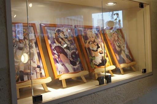 画像ギャラリー No.005のサムネイル画像 / これには歴戦の店長も納得。落ち着いた雰囲気の中で“ザリガニ(下目)”も食べられる「ガール・カフェ・ガン」コラボカフェをレポート