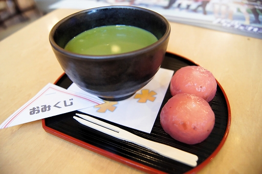 画像ギャラリー No.019のサムネイル画像 / これには歴戦の店長も納得。落ち着いた雰囲気の中で“ザリガニ(下目)”も食べられる「ガール・カフェ・ガン」コラボカフェをレポート