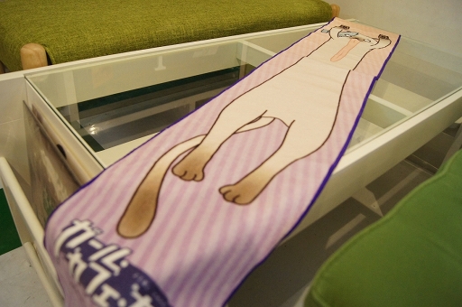 画像ギャラリー No.021のサムネイル画像 / これには歴戦の店長も納得。落ち着いた雰囲気の中で“ザリガニ(下目)”も食べられる「ガール・カフェ・ガン」コラボカフェをレポート