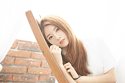 画像ギャラリー No.002のサムネイル画像 / 「エルクロニクル」オリジナルソング「Silver Lining」と,音楽クリエイターであるラオン・リーさんとのコラボ動画が公開