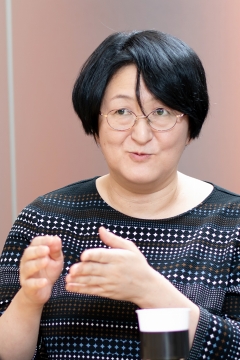 ���������꡼ No.004�Υ���ͥ������ / �֥��륫���饹�� ����������Ȳ�ɱ�β̼¡ץ��󥿥ӥ塼���Ƚ����ɤ������Ÿ��������Ѥ򡤥ե������ॹ�ȼ���¿��Ÿ����¿���Υץ쥤�䡼���Ϥ���