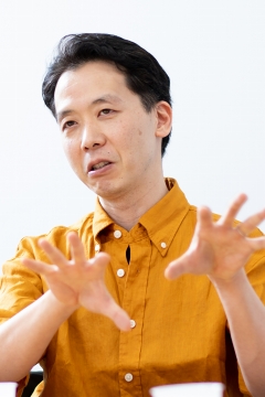 ���������꡼ No.008�Υ���ͥ������ / �֥��륫���饹�� ����������Ȳ�ɱ�β̼¡ץ��󥿥ӥ塼���Ƚ����ɤ������Ÿ��������Ѥ򡤥ե������ॹ�ȼ���¿��Ÿ����¿���Υץ쥤�䡼���Ϥ���