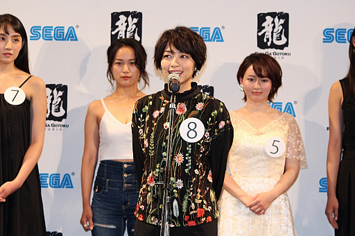 画像ギャラリー No.011のサムネイル画像 / 「龍が如く最新作」助演女優オーディション合格者発表会をレポート。1000人を超える応募者からグランプリが決定。気になる新情報は8月29日に発表に