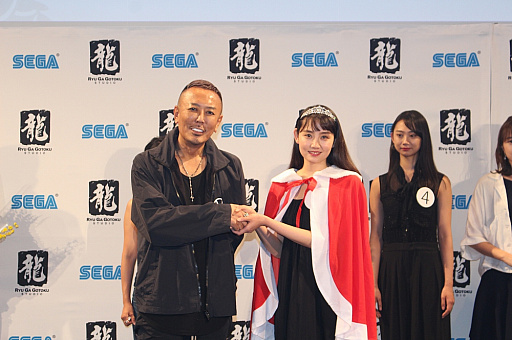 画像ギャラリー No.016のサムネイル画像 / 「龍が如く最新作」助演女優オーディション合格者発表会をレポート。1000人を超える応募者からグランプリが決定。気になる新情報は8月29日に発表に