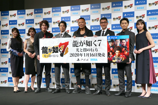 画像ギャラリー No.014のサムネイル画像 / 「龍が如く7 光と闇の行方」完成披露会をレポート。中井貴一さんと堤 真一さんが「大量の台本を一気に読んでしまうほど面白い」と絶賛