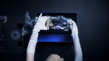 画像ギャラリー No.009のサムネイル画像 / 「Marvel's Avengers」,リアッセンブルエディションの開封動画が公開。篠崎こころさんがグッズを紹介