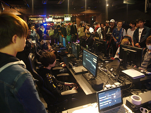 画像ギャラリー No.010のサムネイル画像 / 有名実況者やプロ選手が「CoD モダン・ウォーフェア」でガチバトル! 「バンドルカードカップ」の模様をレポート