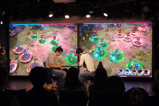 画像ギャラリー No.012のサムネイル画像 / 緑川 光さん,たかはし智秋さんも参加した「三国烈覇」ハロウィンイベントが開催。「進撃の巨人」コラボは10月31日からスタート