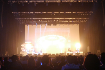 画像ギャラリー No.002のサムネイル画像 / 「アライズ」の舞台化も発表された,テイルズ オブ フェスティバル 2021の1日目レポート。ステージと一体になった派手な演出にも注目