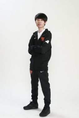 画像ギャラリー No.001のサムネイル画像 / YOSHIMOTO Gaming所属うでぃ選手が「eFootball ウイニングイレブン 2020」の世界大会で準優勝