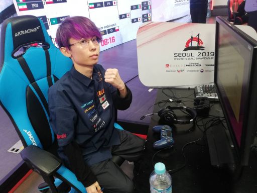 画像ギャラリー No.002のサムネイル画像 / YOSHIMOTO Gaming所属うでぃ選手が「eFootball ウイニングイレブン 2020」の世界大会で準優勝