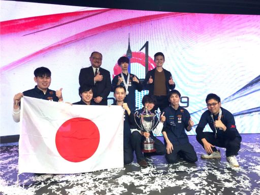 画像ギャラリー No.003のサムネイル画像 / YOSHIMOTO Gaming所属うでぃ選手が「eFootball ウイニングイレブン 2020」の世界大会で準優勝