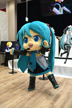 ߥ衼⤪ˤ˶Ĥʡˡֽ鲻ߥ Project DIVA10ǯŸΥǥݡ