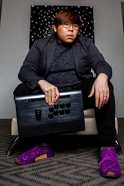 画像ギャラリー No.003のサムネイル画像 / 「TEPPEN」の全世界累計ダウンロード数が200万を突破。エキシビションマッチに参加した梅原大吾選手らのコメントも到着