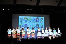 ���������꡼ No.004�Υ���ͥ������ / �֥������ɤο���TCG��Re�С��� for you�פ����Ƥ����餫�ˡ����㥹�ȿؤˤ�����Υ饤�֤�Ԥ�줿ȯɽ���ݡ��Ȥ�Ǻ�