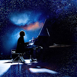 画像ギャラリー No.005のサムネイル画像 / 「プロジェクトセカイ・ピアノ」が3月26日より全国のヤマハ楽器店9店舗などに順次設置。千本桜を弾くと初音ミクらが演奏に合わせて歌ってくれる