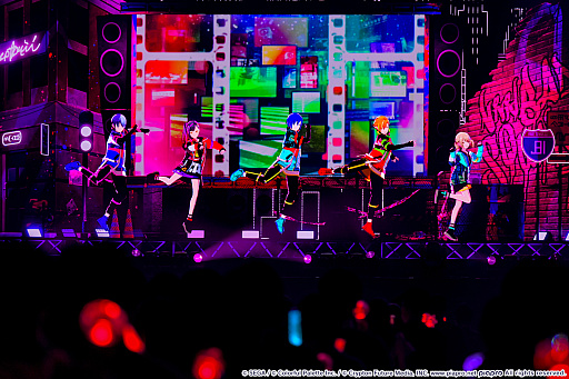 画像ギャラリー No.017のサムネイル画像 / 「プロジェクトセカイ」5周年を記念した3DCGライブをレポート。初音ミクや巡音ルカ,作中に登場する音楽ユニットのメンバーが等身大の姿で歌う!