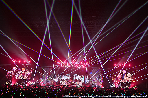 画像ギャラリー No.028のサムネイル画像 / 「プロジェクトセカイ」5周年を記念した3DCGライブをレポート。初音ミクや巡音ルカ,作中に登場する音楽ユニットのメンバーが等身大の姿で歌う!