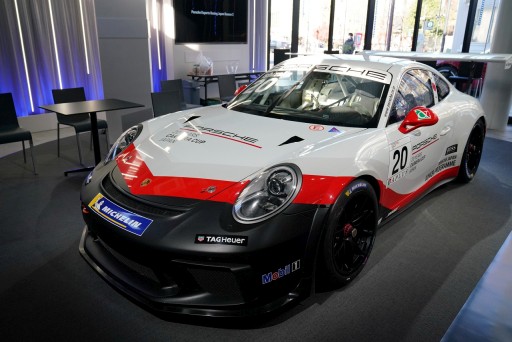 画像ギャラリー No.006のサムネイル画像 / ポルシェジャパンのeスポーツ大会「Porsche Esports Racing Japan Season2」レポート。「グランツーリスモSPORT」のポルシェカーで10名の精鋭が激突