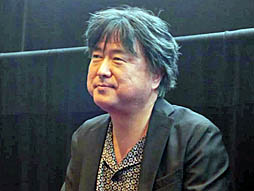 画像ギャラリー No.021のサムネイル画像 / ドット絵サスペンスドラマ風アドベンチャー第2弾は,「秋田・男鹿ミステリー案内 凍える銀鈴花(ぎんれいか)」に決定。ドット絵で「偽りの黒真珠」をドラマ化するプロジェクトも明かされた発表会の模様をレポート