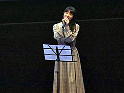 画像ギャラリー No.030のサムネイル画像 / ドット絵サスペンスドラマ風アドベンチャー第2弾は,「秋田・男鹿ミステリー案内 凍える銀鈴花(ぎんれいか)」に決定。ドット絵で「偽りの黒真珠」をドラマ化するプロジェクトも明かされた発表会の模様をレポート