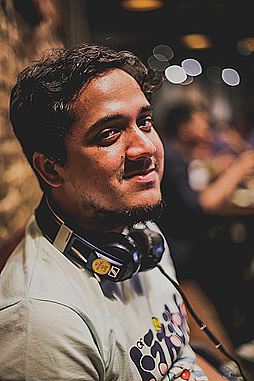 画像ギャラリー No.001のサムネイル画像 / 「コーヒートーク」や「What Comes After」などを手がけたモハメド・ファーミ氏逝去