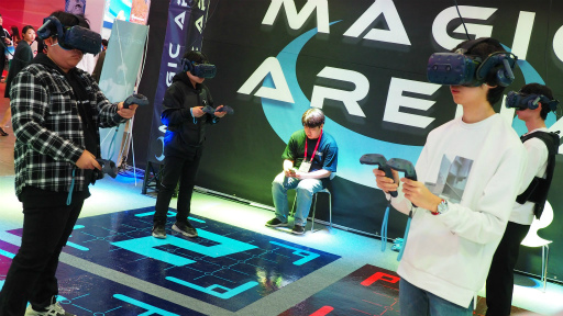 ［G-Star 2019］最大8人プレイ対応のVRゲーム設備「MAGIC ARENA」が，身体を仮想空間につなげる