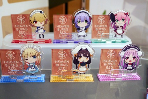 画像ギャラリー No.027のサムネイル画像 / 「ヘブンバーンズレッド」のコラボカフェが期間限定オープン。あの“刀削麺”や“プレリオン溶液”が実食できたメディア体験会レポート