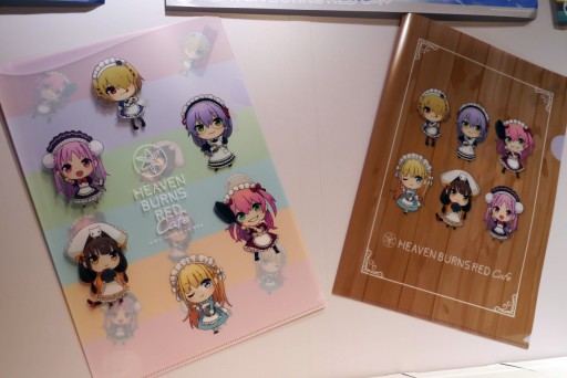 画像ギャラリー No.029のサムネイル画像 / 「ヘブンバーンズレッド」のコラボカフェが期間限定オープン。あの“刀削麺”や“プレリオン溶液”が実食できたメディア体験会レポート