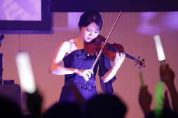 画像ギャラリー No.030のサムネイル画像 / 「ヘブバン」「消滅都市」「アナデン」ライブも大盛り上がり! 展示やライブで振り返る「ライトフライヤースタジオ10周年記念フェス」レポート