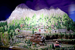 画像ギャラリー No.014のサムネイル画像 / 約2.5cmのミニチュアサイズになったセラフ部隊を見つけ出せ！　「ヘブバン」×「スモールワールズ」コラボレポート