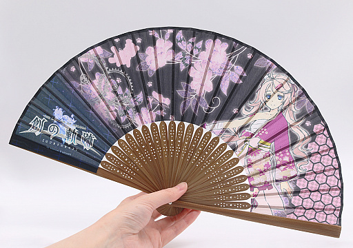 画像ギャラリー No.002のサムネイル画像 / 「英雄伝説 創の軌跡」の和装衣装キャラをデザインした扇子がTOSYOから。3月1日に予約開始
