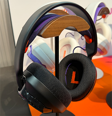 画像ギャラリー No.010のサムネイル画像 / 装着感と音質にこだわったゲーマー向けワイヤレスヘッドセット「JBL Quantum 950」など計3製品が国内発表