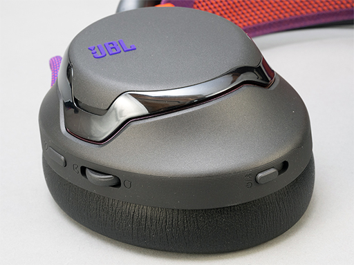 画像ギャラリー No.010のサムネイル画像 / 妥協せずいい音でゲームを楽しむなら「JBL Quantum 950 Wireless」が一押し。フラグシップらしい機能全盛りのワイヤレスヘッドセット【PR】