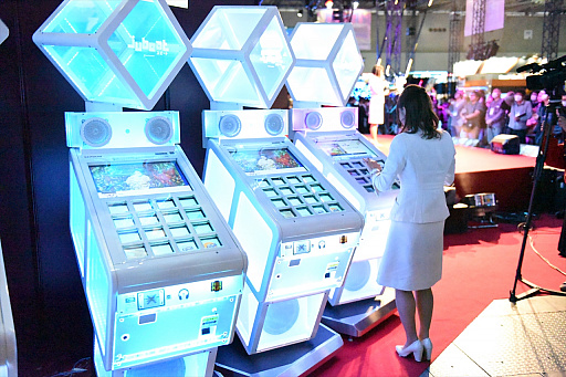 Jaepo Jubeat New Pop N Music ステージイベントレポート 新筐体の変更点を実機プレイと共に紹介