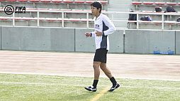 画像ギャラリー No.002のサムネイル画像 / 「FIFA MOBILE」,中村憲剛氏が日大藤沢高校サッカー部の1日部員となる動画が公開