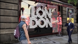 画像ギャラリー No.031のサムネイル画像 / 同一タイトルのPS5版とPS4版で,グラフィックスの違いを調べてみよう。3つのゲームで,空想世界,現実世界,人の描写を比べてみた