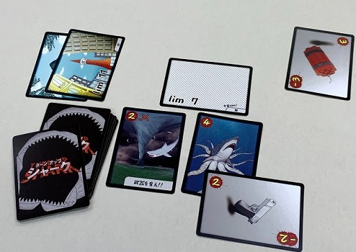 画像ギャラリー No.004のサムネイル画像 / B級サメ映画ボドゲ「ターンアップシャーク」,増版分の予約受付がスタート