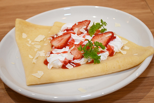 画像ギャラリー No.010のサムネイル画像 / 2周年を迎えた「百英雄伝」がコラボカフェを実施。12名の描き下ろしイラストが飾られている店内の様子をレポート