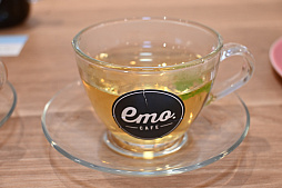 画像ギャラリー No.017のサムネイル画像 / 2周年を迎えた「百英雄伝」がコラボカフェを実施。12名の描き下ろしイラストが飾られている店内の様子をレポート