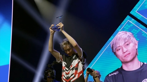 ���������꡼ No.002�Υ���ͥ������ / ��EVO2023�ϡ�GUILTY GEAR -STRIVE-������ͥ����Leffen���ꡣ�ޥ���˳������륹�������ǥ�Υץ������ޡ��������ʥӥå������ȥ�����