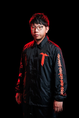 画像ギャラリー No.003のサムネイル画像 / プロチーム「TAITO STATION Tradz」,“SOUND VOLTEX”部門のアドバイザーにKIDS K氏ともってぃ氏が就任